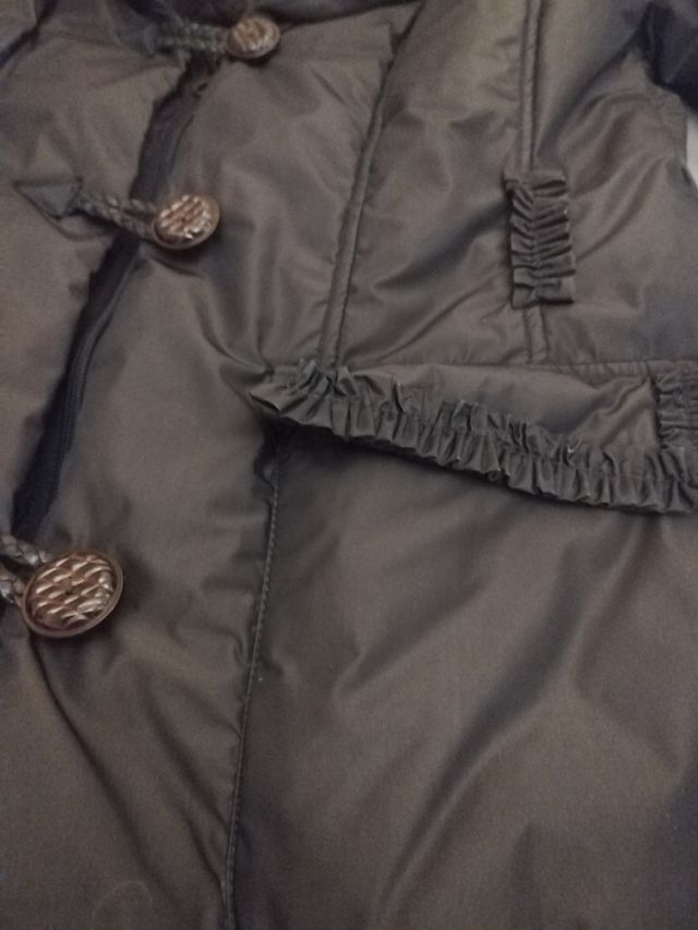 Parka negra con capucha y pelo poco uso talla 40