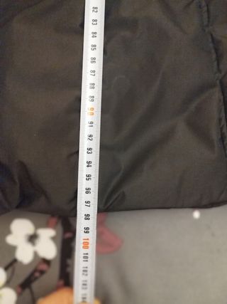 Parka negra con capucha y pelo poco uso talla 40