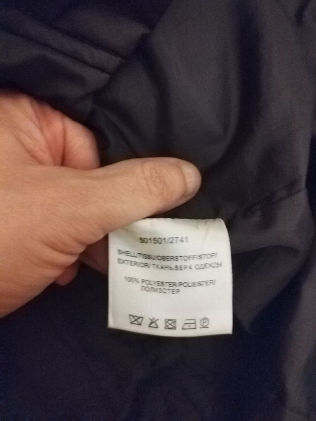 Parka negra con capucha y pelo poco uso talla 40