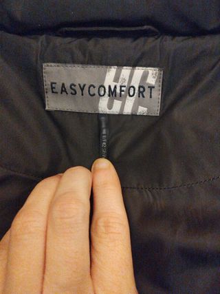 Parka negra con capucha y pelo poco uso talla 40