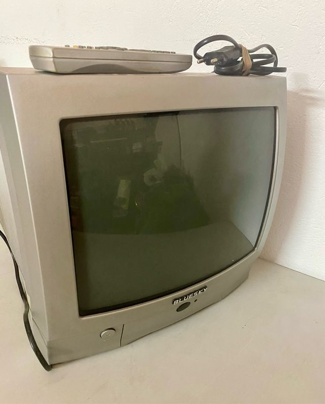 Televisor Bluesky Plata