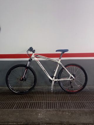 Bicicleta Specialized Hardrock, frenos Hidráulicos