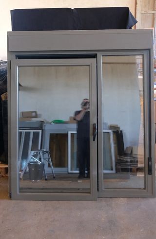 Ventana de aluminio oscilobatiente