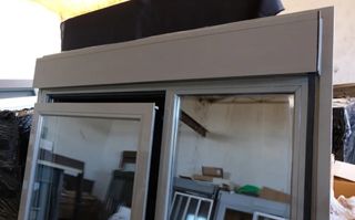 Ventana de aluminio oscilobatiente
