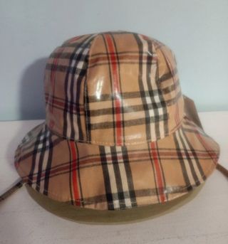 Gorro de lluvia a cuadros
