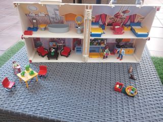 Casa maletín Playmobil con asa plegable