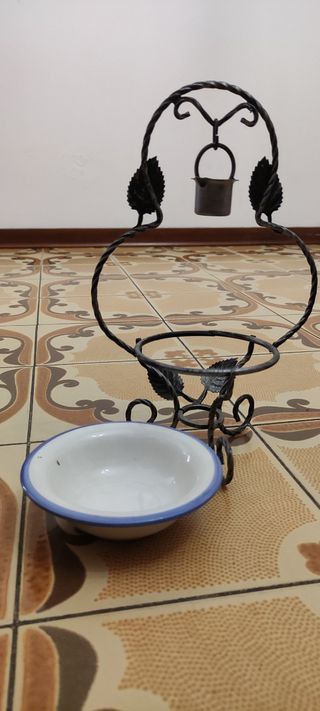 Cestello lavorato in metallo e porcellana