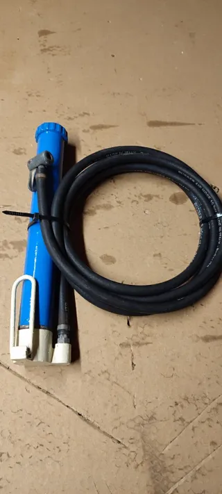 Bomba manual con manguera de 2,6m