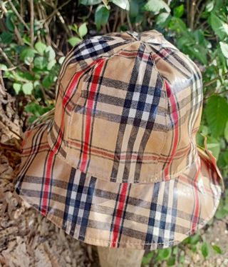 Gorro de lluvia a cuadros
