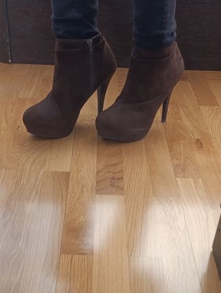Botines de tacón marrones