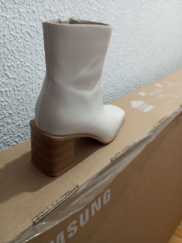 Botines beige tacón madera