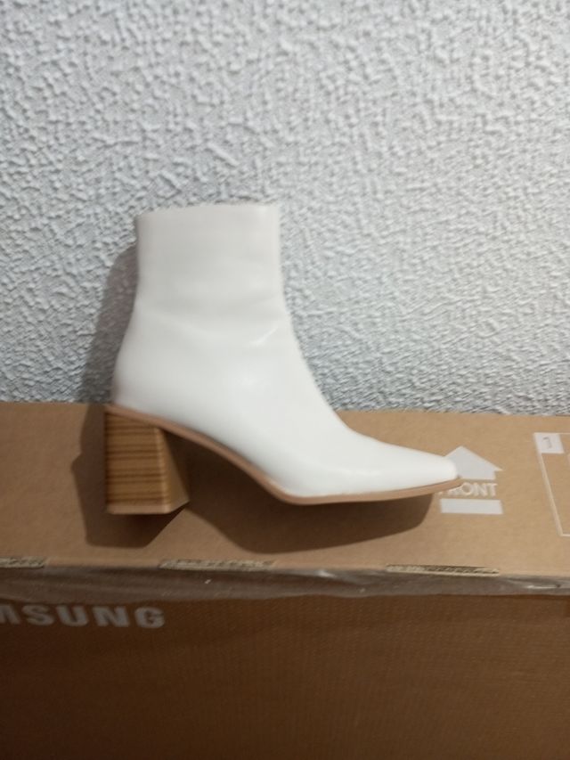 Botines beige tacón madera