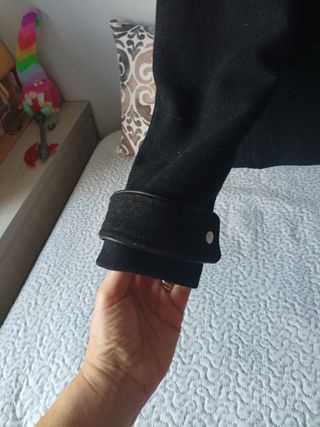 Chaquetón con capucha de paño