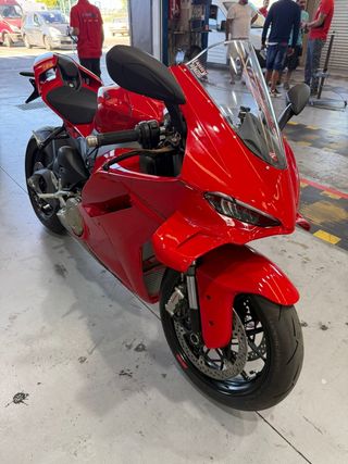 Ducati Panigale V4 2025 NUEVA