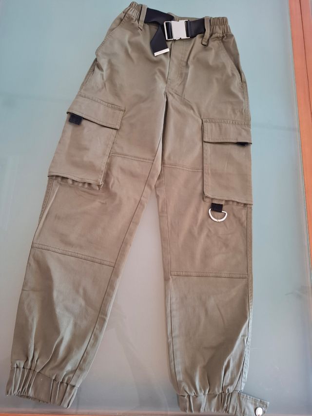 Pantalón Cargo Bershka Talla XS .(9-12años)