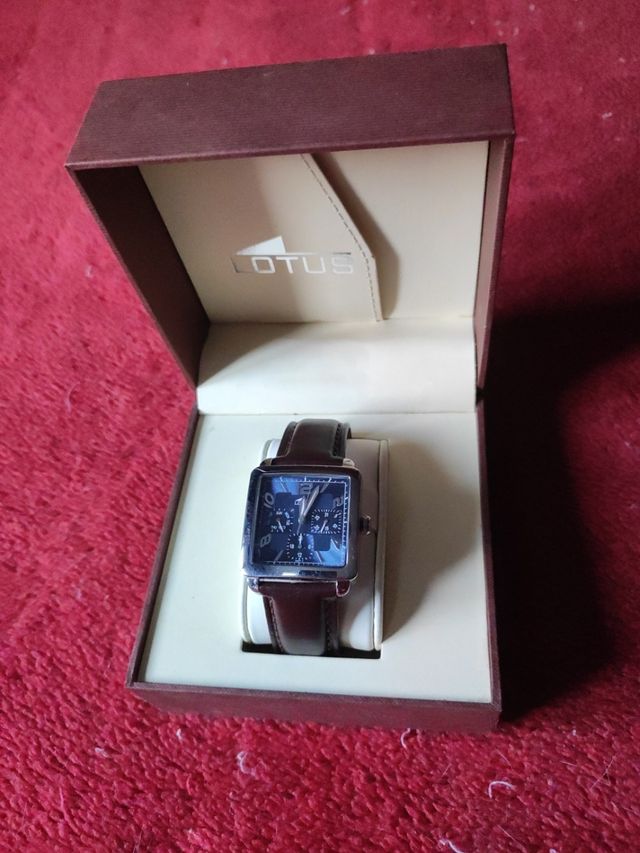 Reloj Lotus