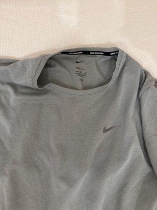 Camiseta Nike Dri-FIT Miler Running Verde Talla M