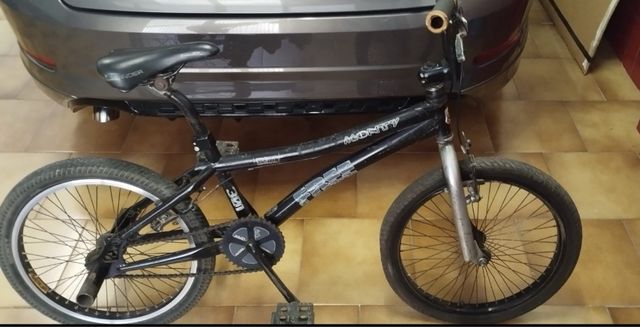 Bicicleta BMX Negra