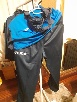 Conjunto deportivo Joma azul y negro