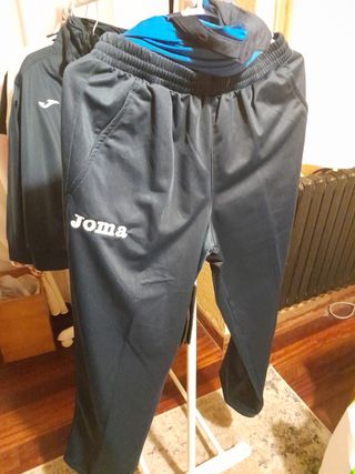 Conjunto deportivo Joma azul y negro