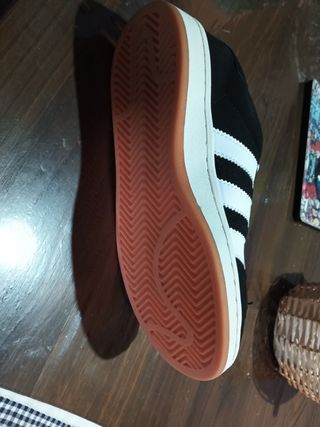 Zapatillas deportivas negras. Núm 42