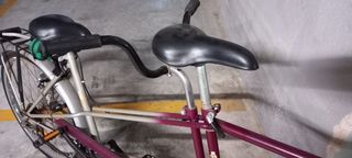 Bicicleta tándem morada