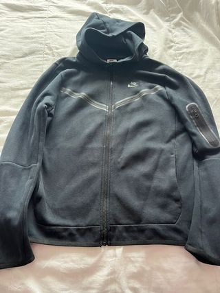 Sudadera Nike Negra, talla XL pero de niño