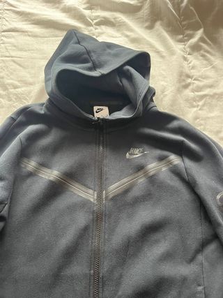 Sudadera Nike Negra, talla XL pero de niño