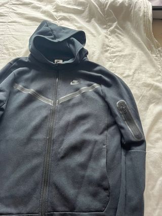 Sudadera Nike Negra, talla XL pero de niño