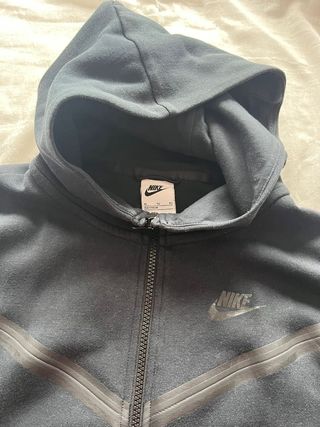 Sudadera Nike Negra, talla XL pero de niño