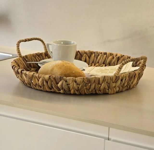 Tabuleiro redondo em fibra natural