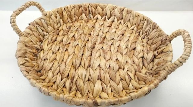 Tabuleiro redondo em fibra natural