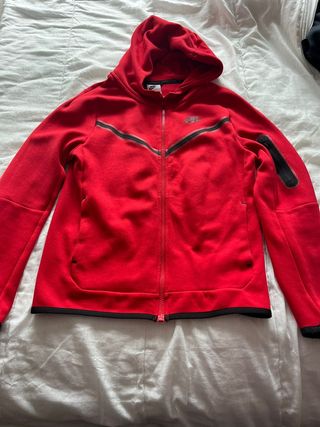 Sudadera Nike Roja. Talla L de niña