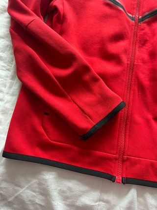 Sudadera Nike Roja. Talla L de niña