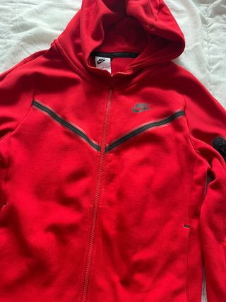 Sudadera Nike Roja. Talla L de niña