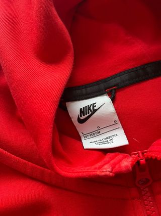 Sudadera Nike Roja. Talla L de niña