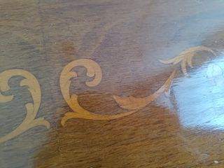 Mesa de centro con marquetería