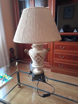 Lámpara de mesa de porcelana