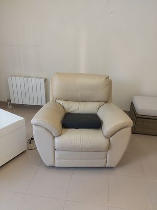 Sillón de piel beige