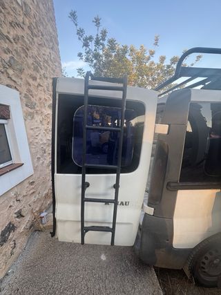 Baca Renault Trafic L2