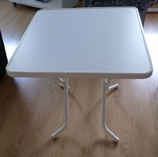 Mesa de jardín blanca plegable