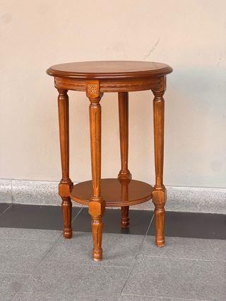 Tavolino rotondo in legno con decoro floreale