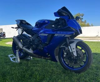 Yamaha R1 2021