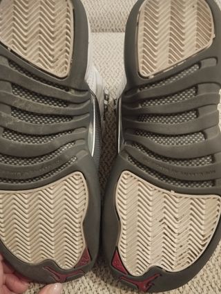 Zapatillas Jordan Blancas y Grises