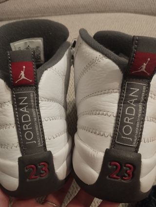 Zapatillas Jordan Blancas y Grises
