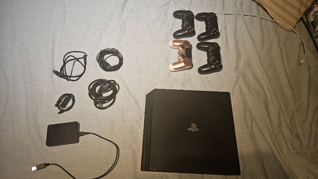 PS4 Pro+60 juegos+ 2 Mandos+Disco 4 tera +pantalla