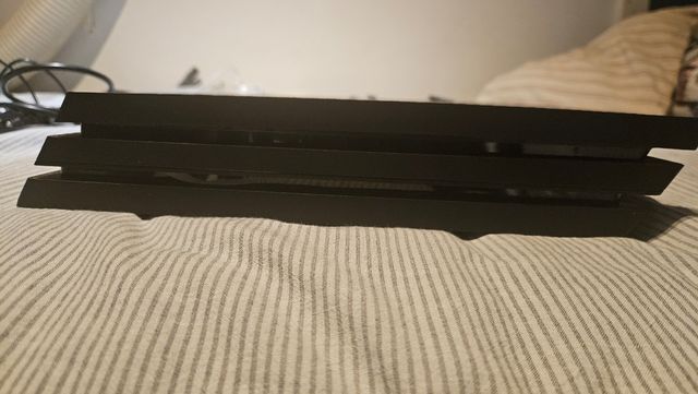 PS4 Pro+60 juegos+ 2 Mandos+Disco 4 tera +pantalla