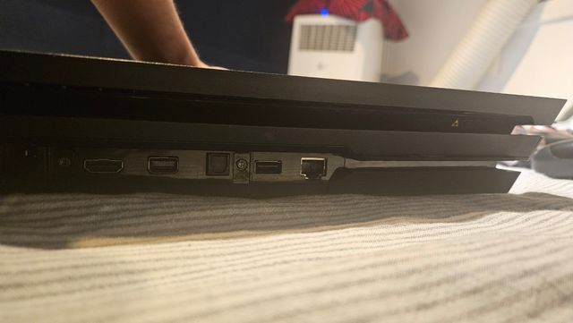 PS4 Pro+60 juegos+ 2 Mandos+Disco 4 tera +pantalla