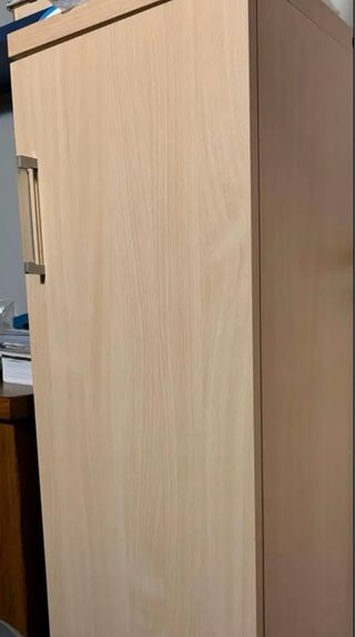 Armadio in legno beige