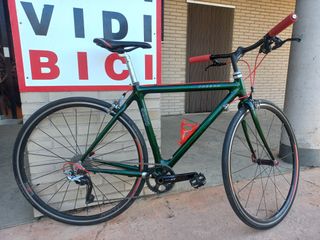 Bicicleta de carretera verde 5200 CARBON